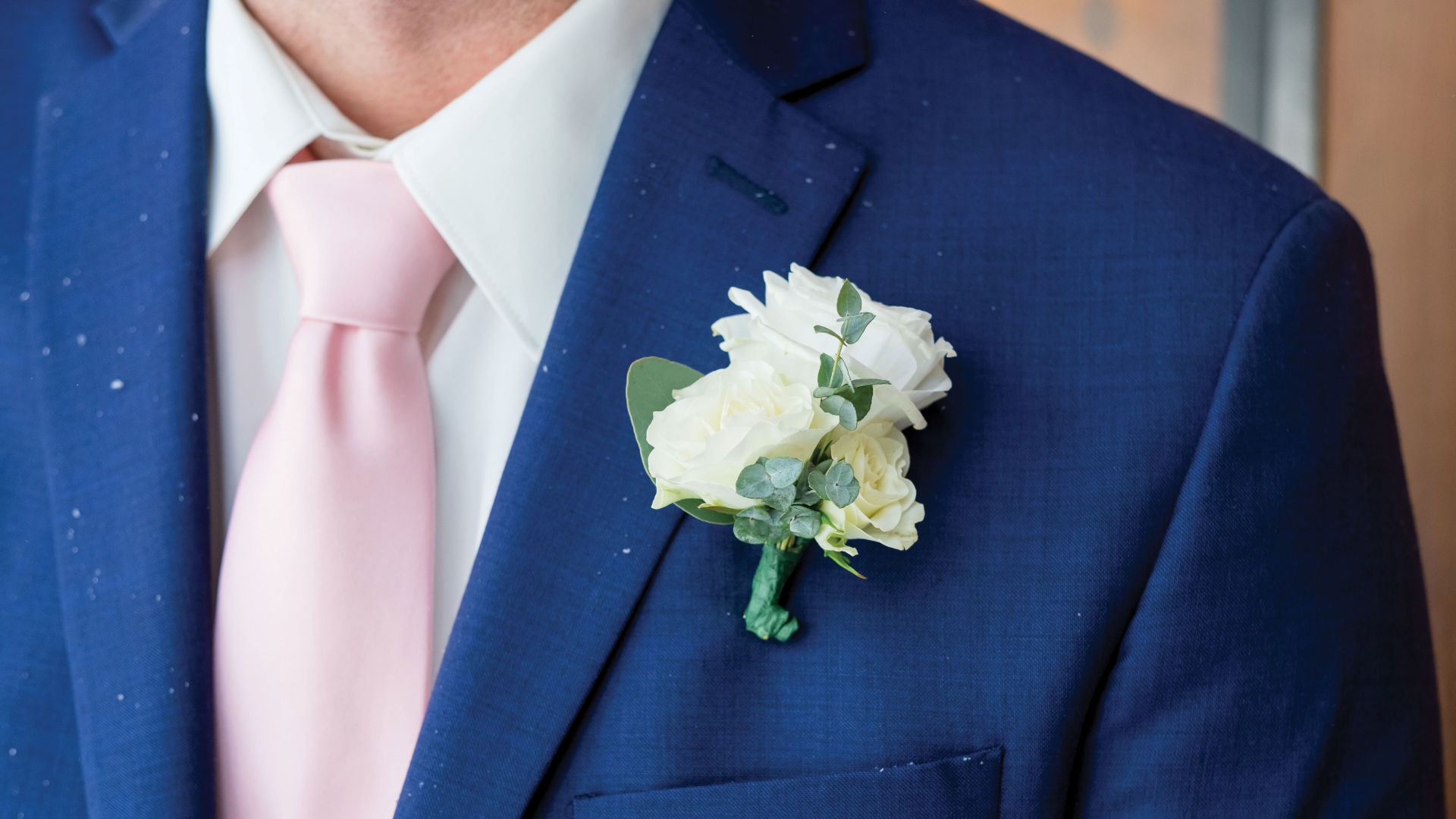 Blue suit, pink tie